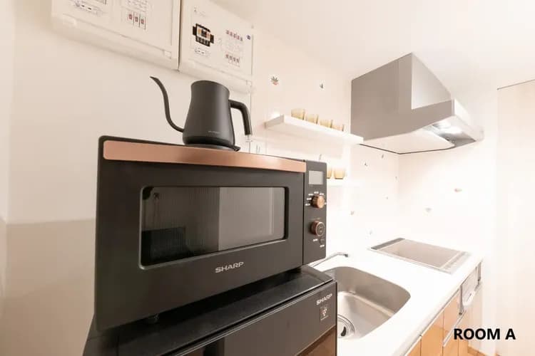 オーブン機能付きの電子レンジがございます。※オーブントースタではありません。