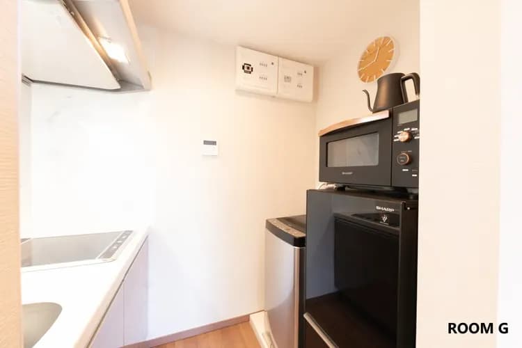 オーブン機能付きの電子レンジがございます。※オーブントースタではありません。