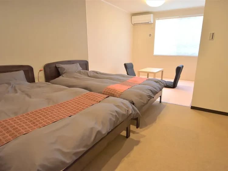 ・ぐっすり眠れること間違いなしの広いベッド