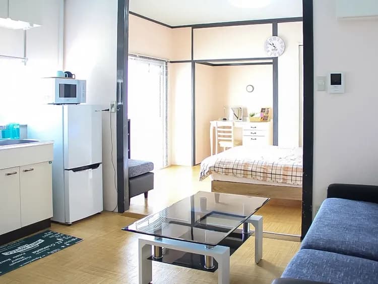 ・【403号室】　キッチン＆ダイニング　奥にベッドルームがございます