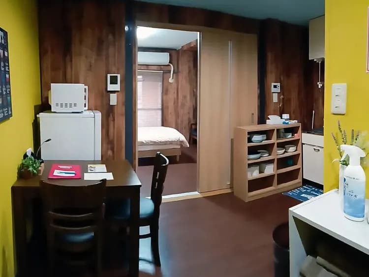 ・【301号室/ダイニングキッチン 】自炊もOK！長期滞在に最適な快適空間