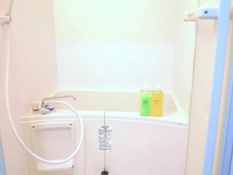 ・【401号室/バスルーム】セパレートタイプ。バス・トイレ別でゆったりご利用いただけます