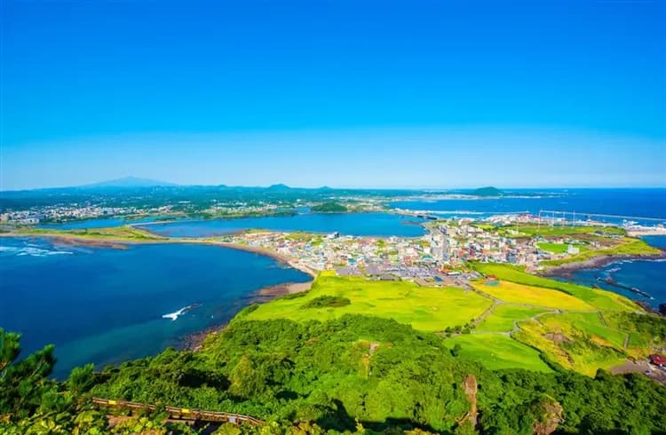 【慢遊濟州半自助】一日自由活動、連住市區飯店兩晚、牛島海洋公園、世界遺產城山日出峰、光之地堡、超市補貨(一站彩妝購物)五日