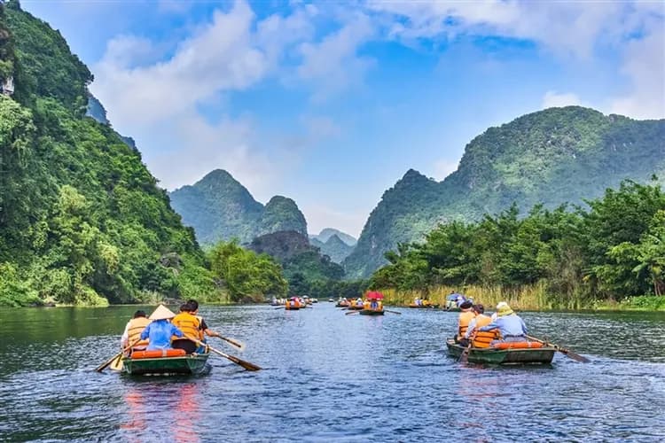 【越南旅遊】北越雙龍灣~河內漫遊、下龍灣仙境、陸龍灣美景、水上木偶戲、超值5日(午去晚回/含簽證)