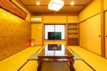 8畳の和室（テレビはスマートテレビ（50型））