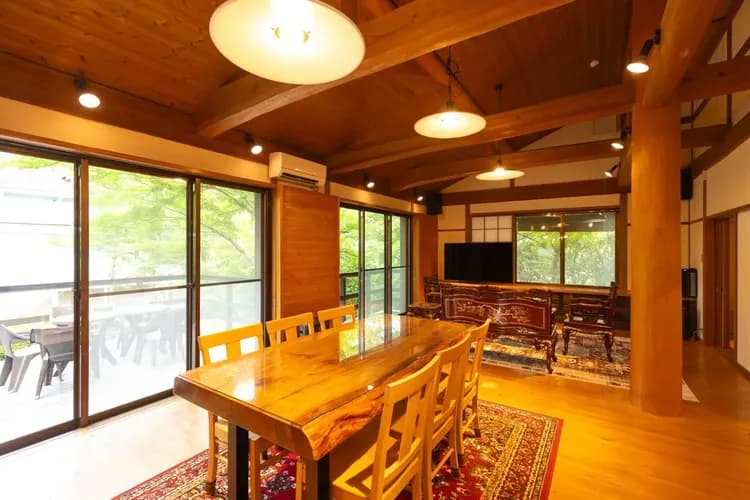 36㎡のリビング（テレビはスマートテレビ（65型））