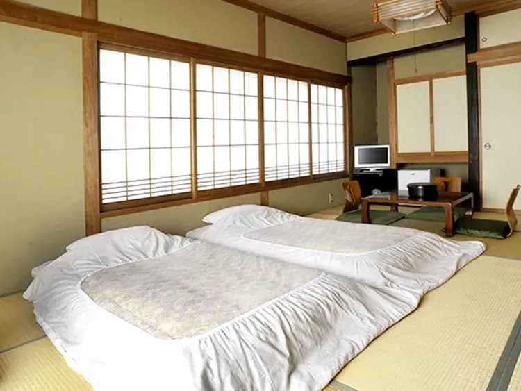 ・離れ 和室12畳（112号室）気兼ねなくおくつろぎください