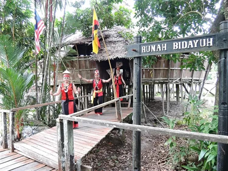 【玩樂369汶萊.古晉旅遊】巴哥國家公園、風洞、砂拉越文化村、水上人家、長鼻猴生態、無自理餐8日-10