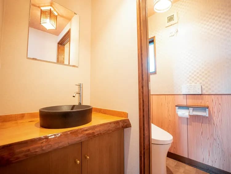 ・【洗面台】お化粧や身だしなみチェックに便利な洗面台がございます