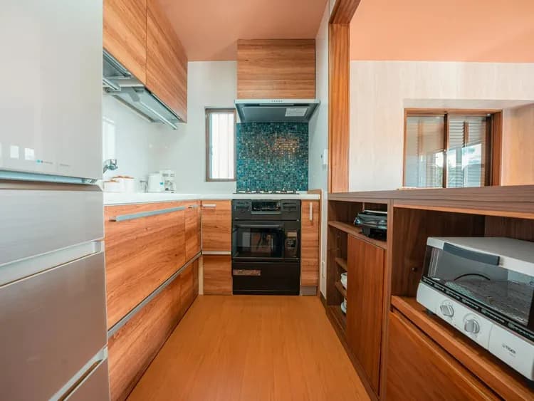 ・【キッチン】電子レンジ・炊飯器・オーブントースター・ポット・冷蔵庫など調理家電も充実