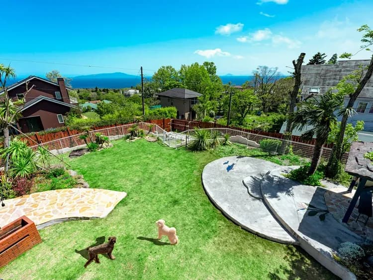 ・【ドッグラン】東屋とデッキもあり遊んでいる愛犬をすぐ側で見守れます