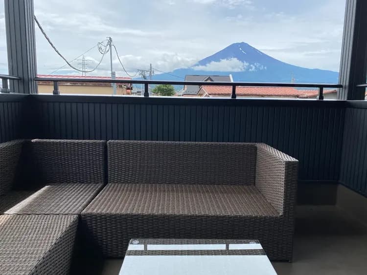 バルコニーと富士山
