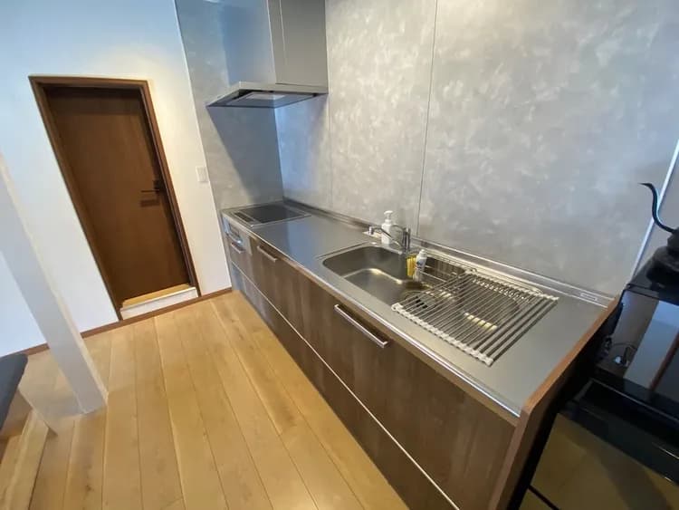 キッチンは入ってすぐ右側にございます！