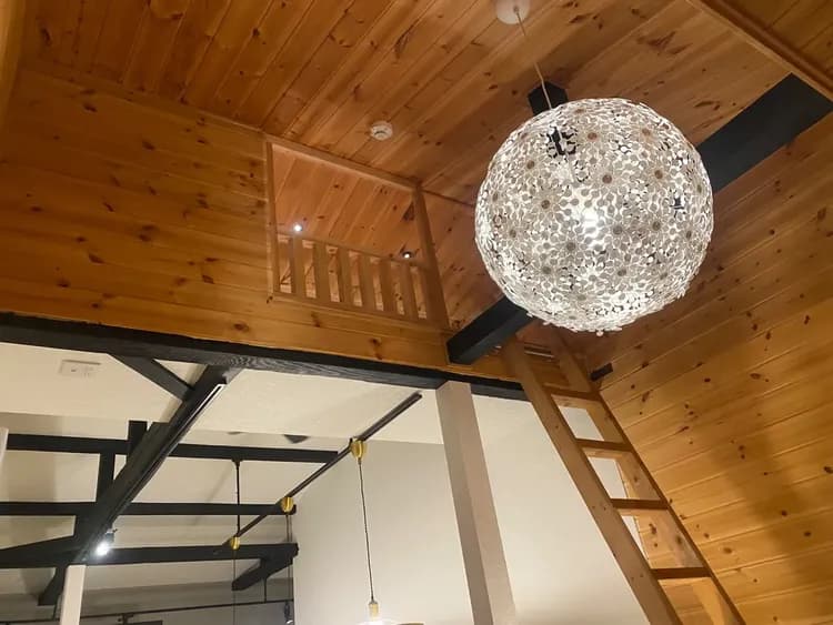 2階にはお一人様がお寛げる空間がございます♪