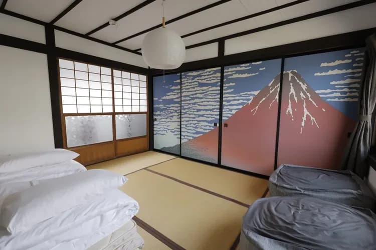 2F　和室「富士山風景襖」