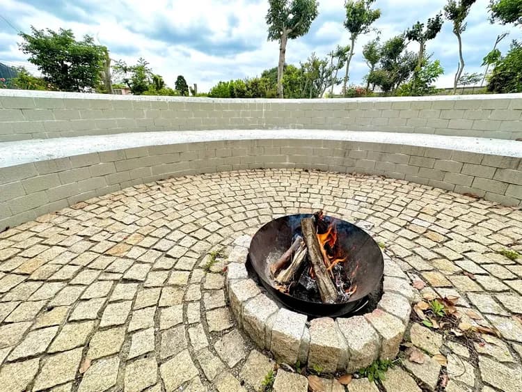 夜、みんなで囲む焚き火の時間は至高です