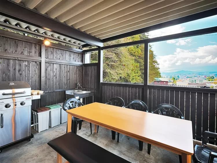 ・各棟に屋根付きのBBQスペースをご用意しております