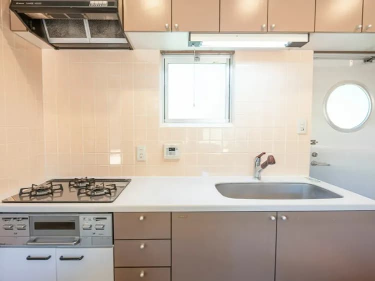 ・【キッチン】食器・調理器具・調味料など一通り揃っているのでお料理もできます。