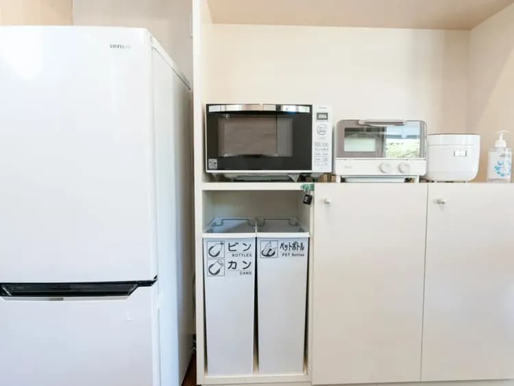 ・【キッチン】冷蔵庫・電子レンジ・トースター・炊飯器をご用意。自炊がしやすく連泊に便利です