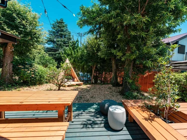 ・【ウッドデッキ】愛犬が元気いっぱいに走り回る姿をそばで見守れます