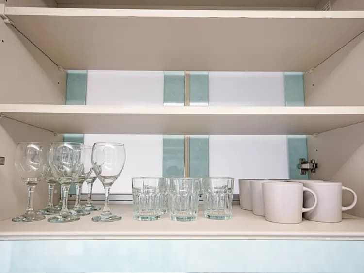 ・【キッチン】グラスやコップもございます。お好みのものをお使いください