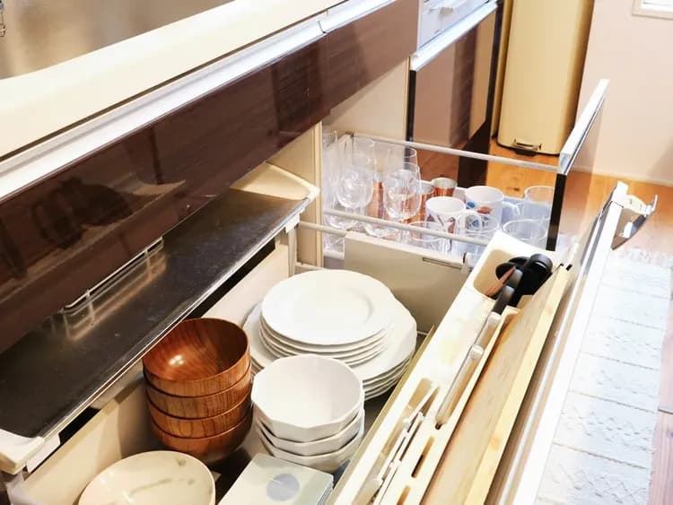 ・【キッチン】食器やグラス類も十分な数をご用意しています