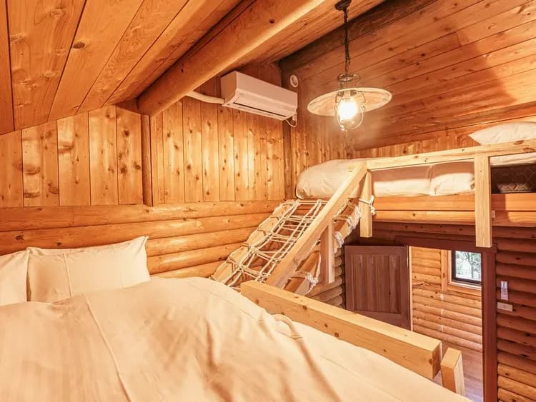 ・【寝室】屋根裏部屋のような二段目と三段目。非日常感が堪りません