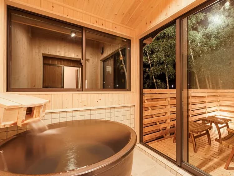 ・【温泉】外に広がる緑の息吹を眺めながら、ゆっくりとご入浴ください