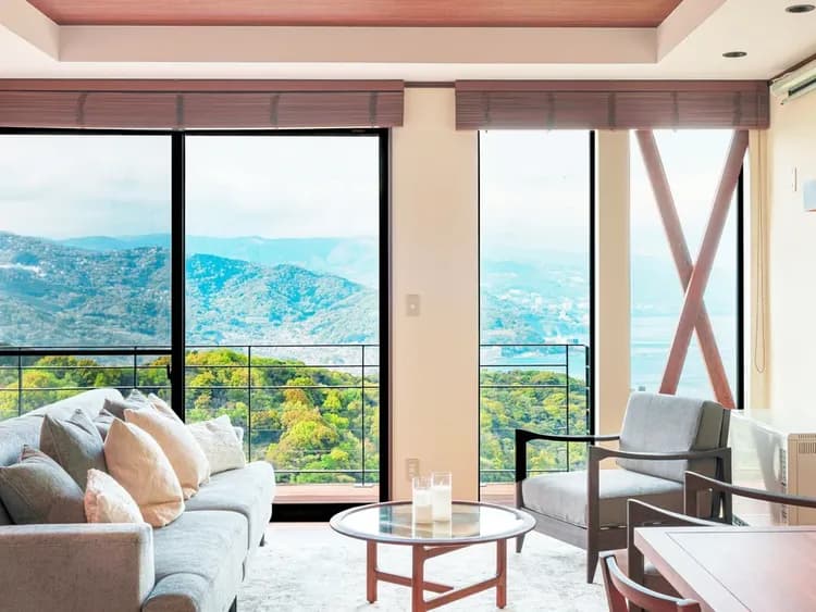 ・【リビング】自然光を取り入れた明るく開放的な空間でお寛ぎください