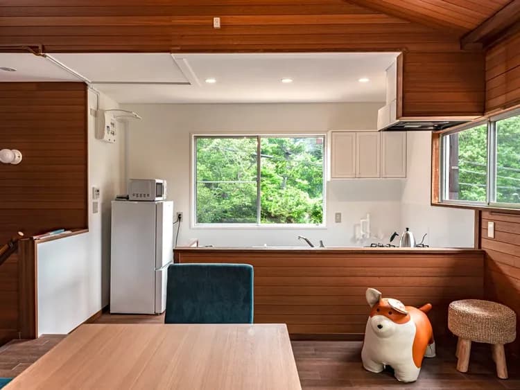 ・【ダイニング】木のぬくもりを感じる空間、ご家族やご友人とお食事の時間をお楽しみください