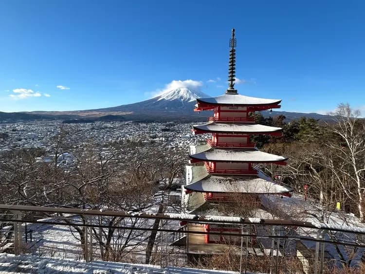 新倉公園から五重塔と富士山