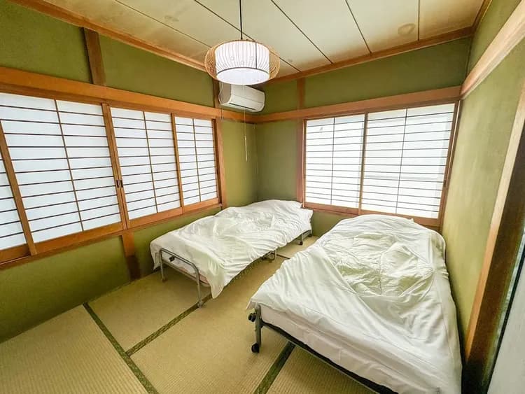 2F寝室、シングルベット2台