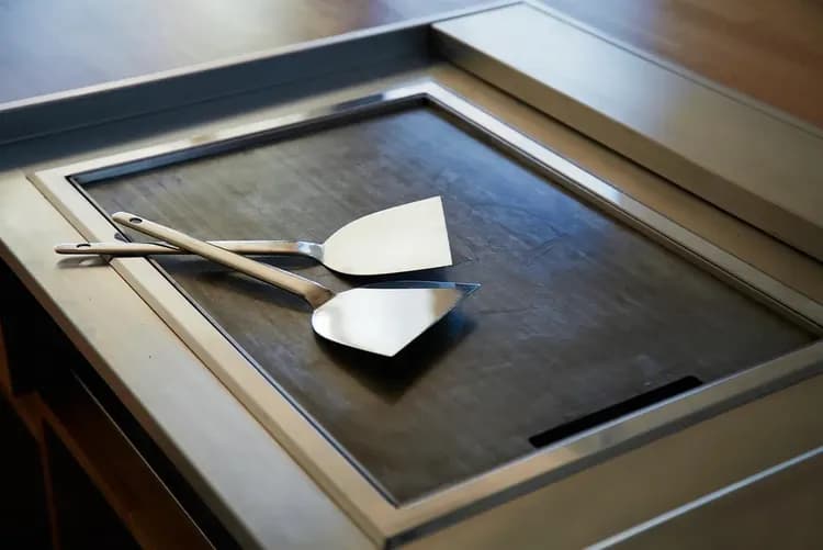 Teppan on the counter kitchen