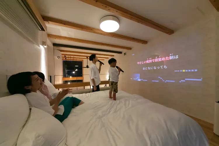 Loft room with Karaoke(projecter)