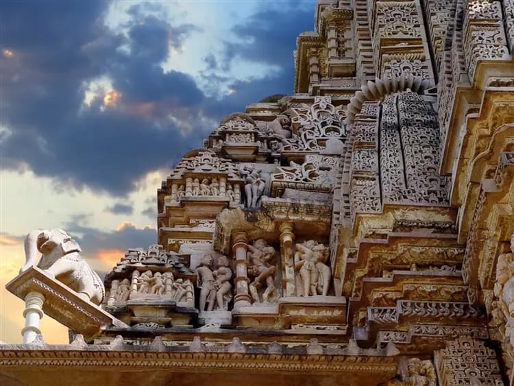 【尋寶送小費 經典恆河日出】印度金三角、瓦拉那西恆河遊船、性廟文化、泰姬瑪哈陵之旅１０日(含稅簽)-6