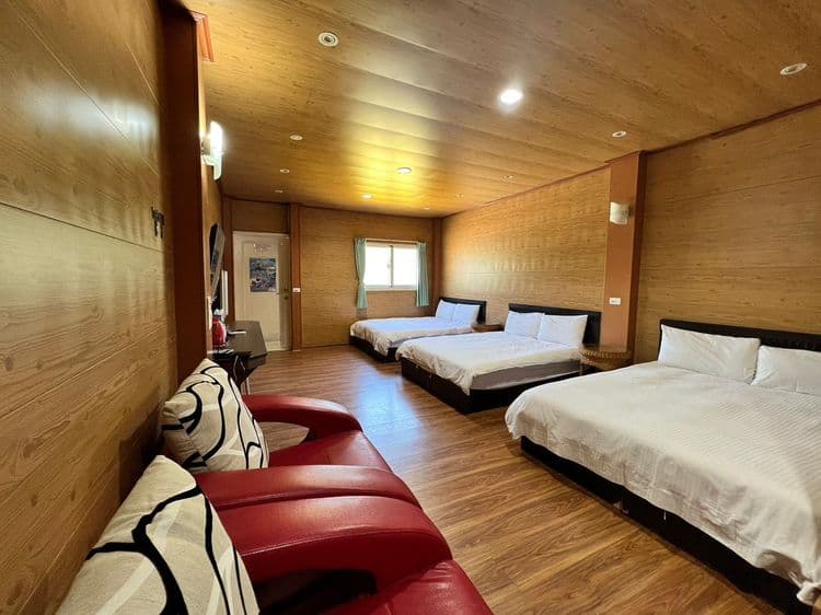 原野小屋六人房