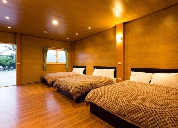 原野小屋六人房