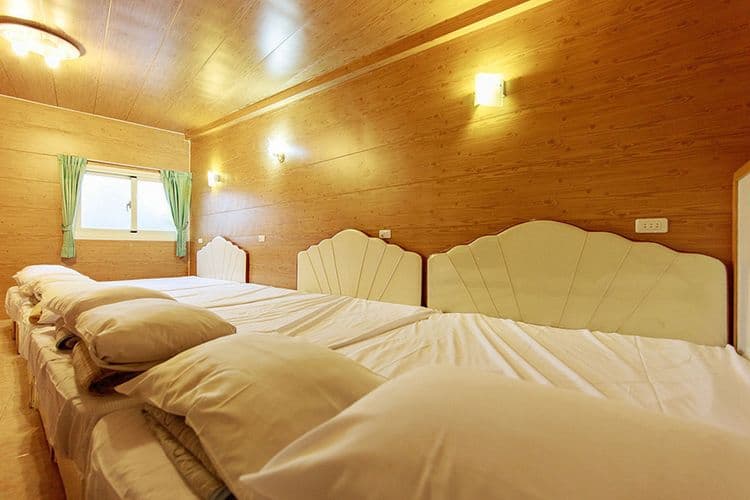 原野小屋八人房