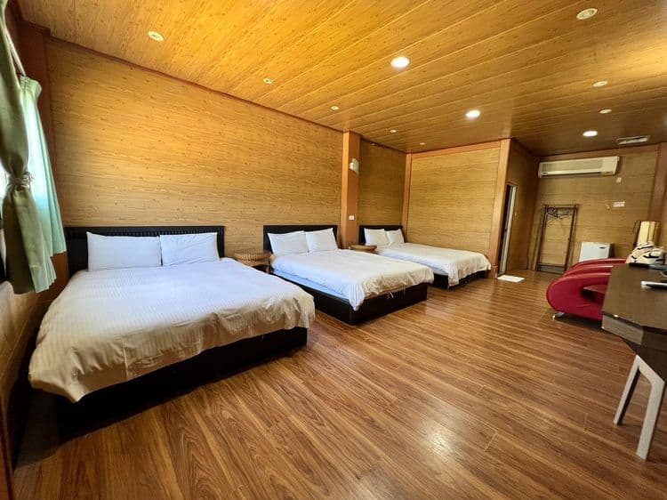 原野小屋六人房