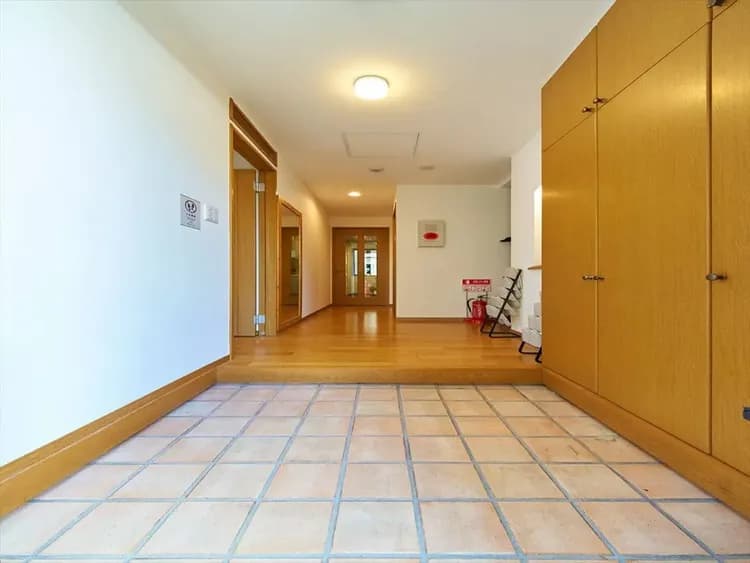 距羽田机场3公里，直达仅6分钟，离最近车站步行4分钟全新日式别墅1F-6