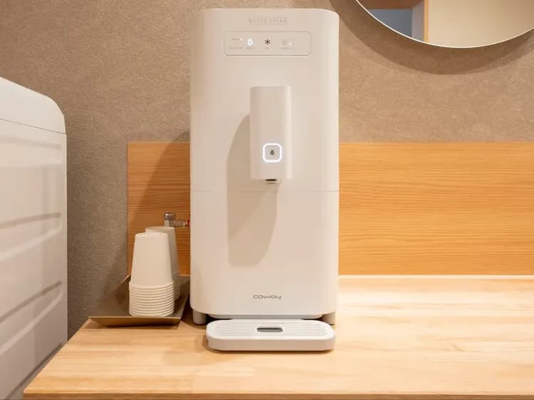 【全室共通】洗面所内のウォーターサーバー。サウナやお風呂あがりにご利用ください。