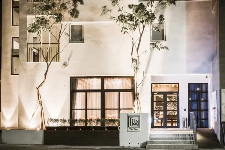 門廷若室旅店 ･左岸河堤館