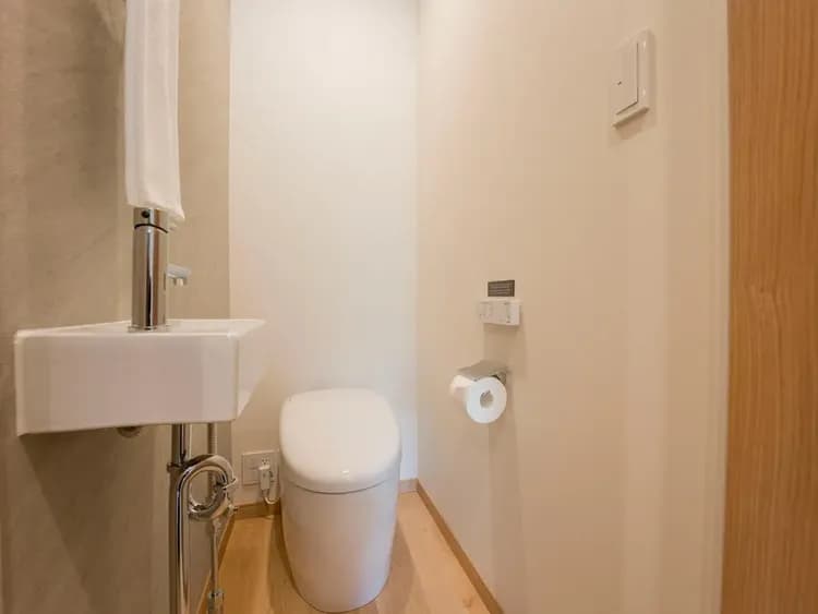 【トイレ】温水洗浄機能付きトイレを完備