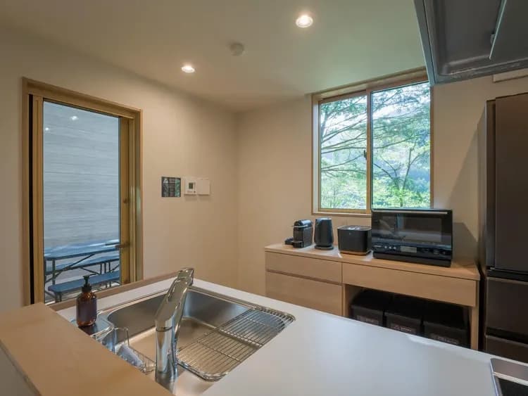 【キッチン】調理家電が揃った使い勝手の良いキッチン。