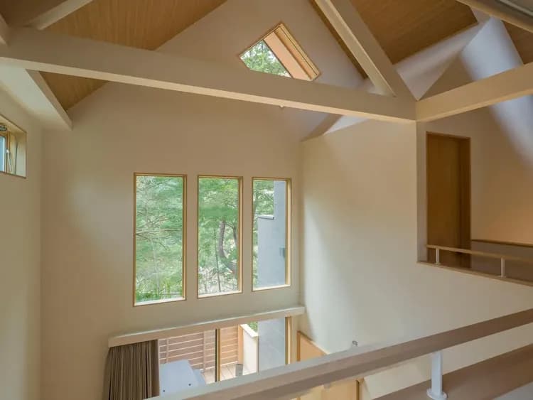 【イメージ】天井高ならではの開放感。可愛らしい三角屋根。