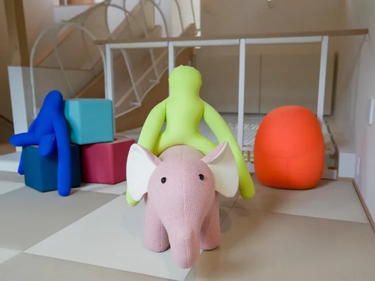 【キッズスペース】滑り台や、おもちゃに、ネット遊具など楽しさがいっぱい！