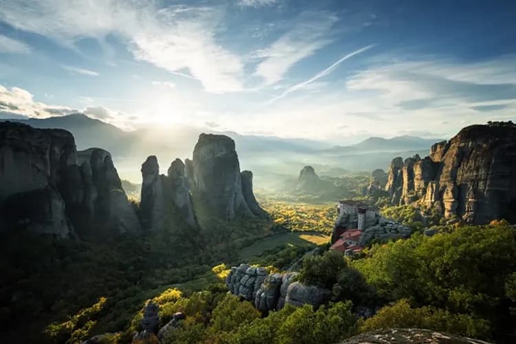 【希臘旅遊】世界中心德爾菲、梅提歐拉天空之城、阿拉霍瓦山城、愛琴海三小島、八日