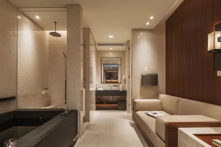 Deep soaking bathtub