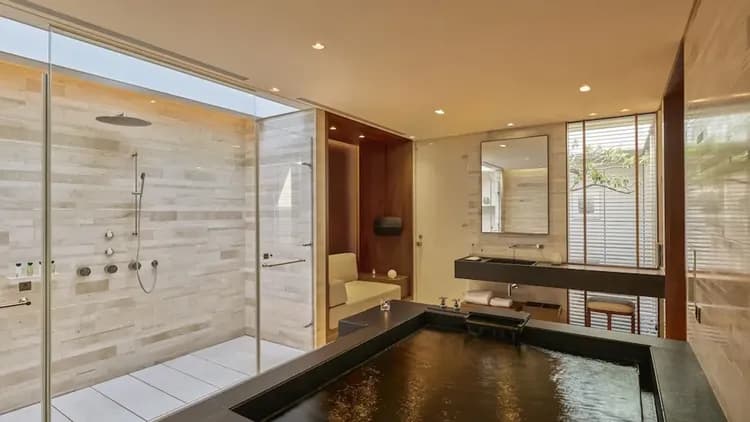 Deep soaking bathtub
