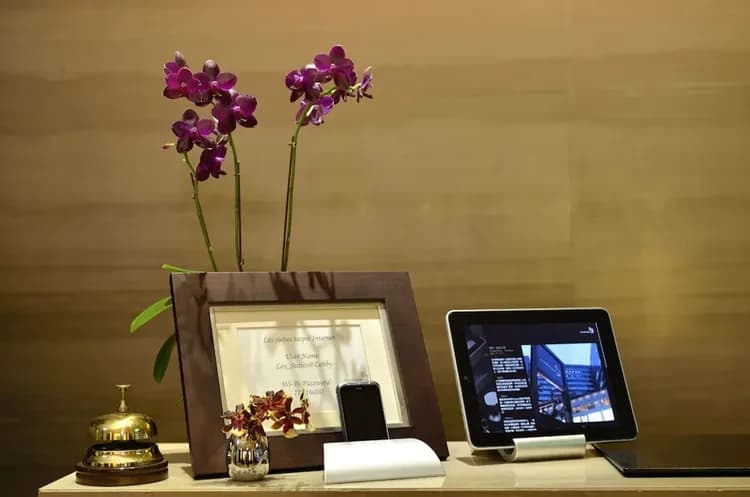 Check-in/check-out kiosk